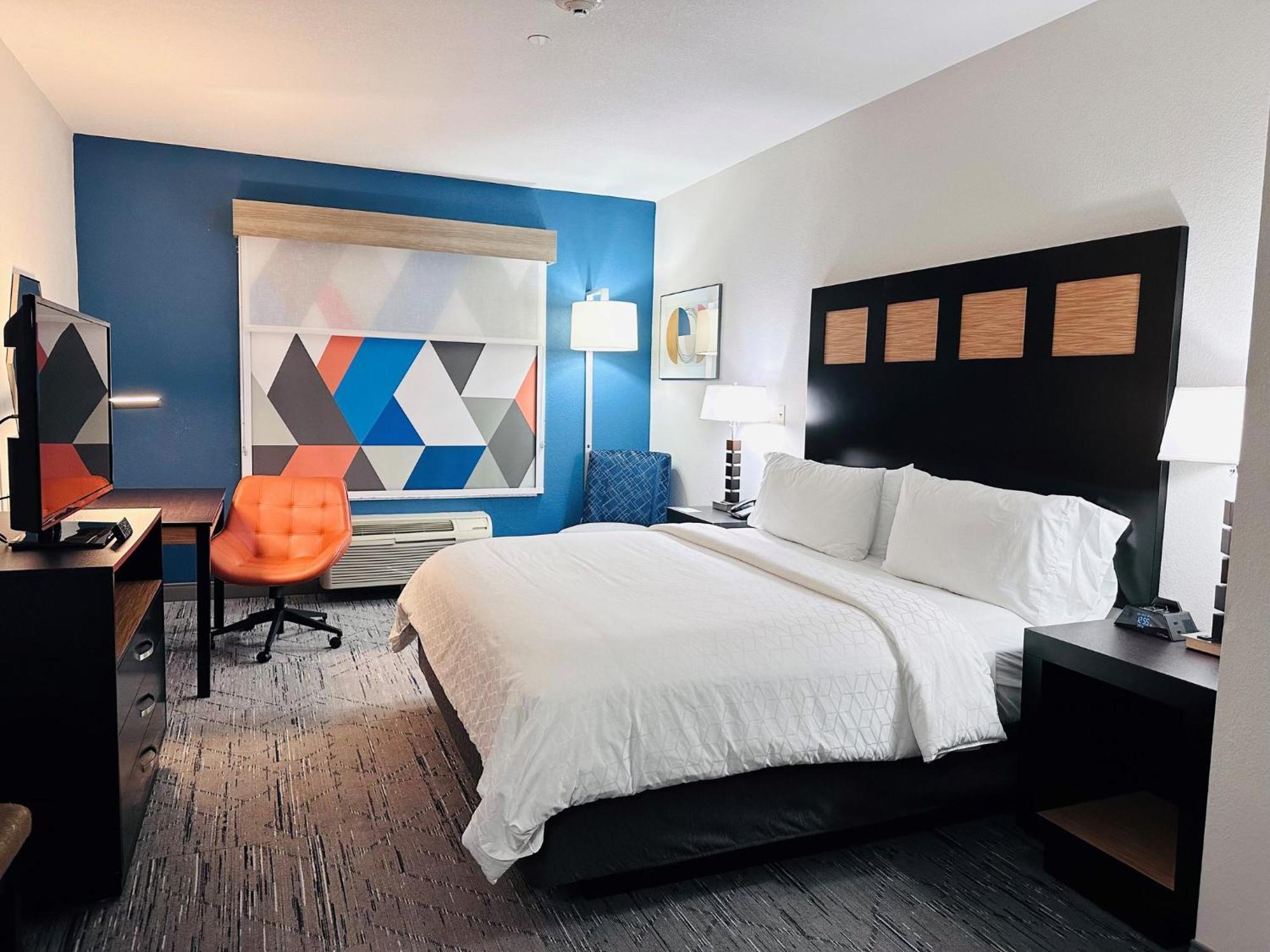 Holiday Inn Express & Suites Houston East - Baytown, An Ihg Hotel Exterior photo