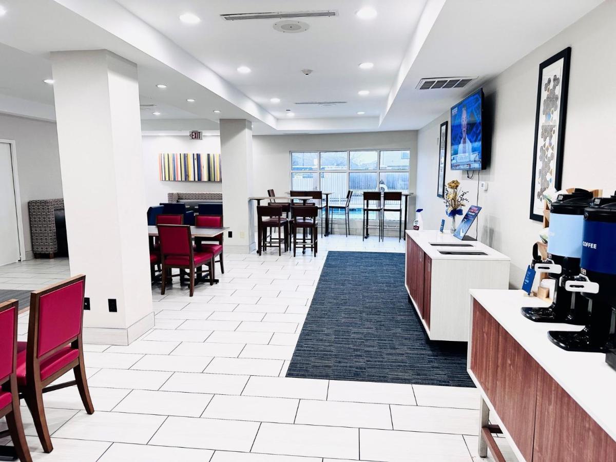 Holiday Inn Express & Suites Houston East - Baytown, An Ihg Hotel Exterior photo