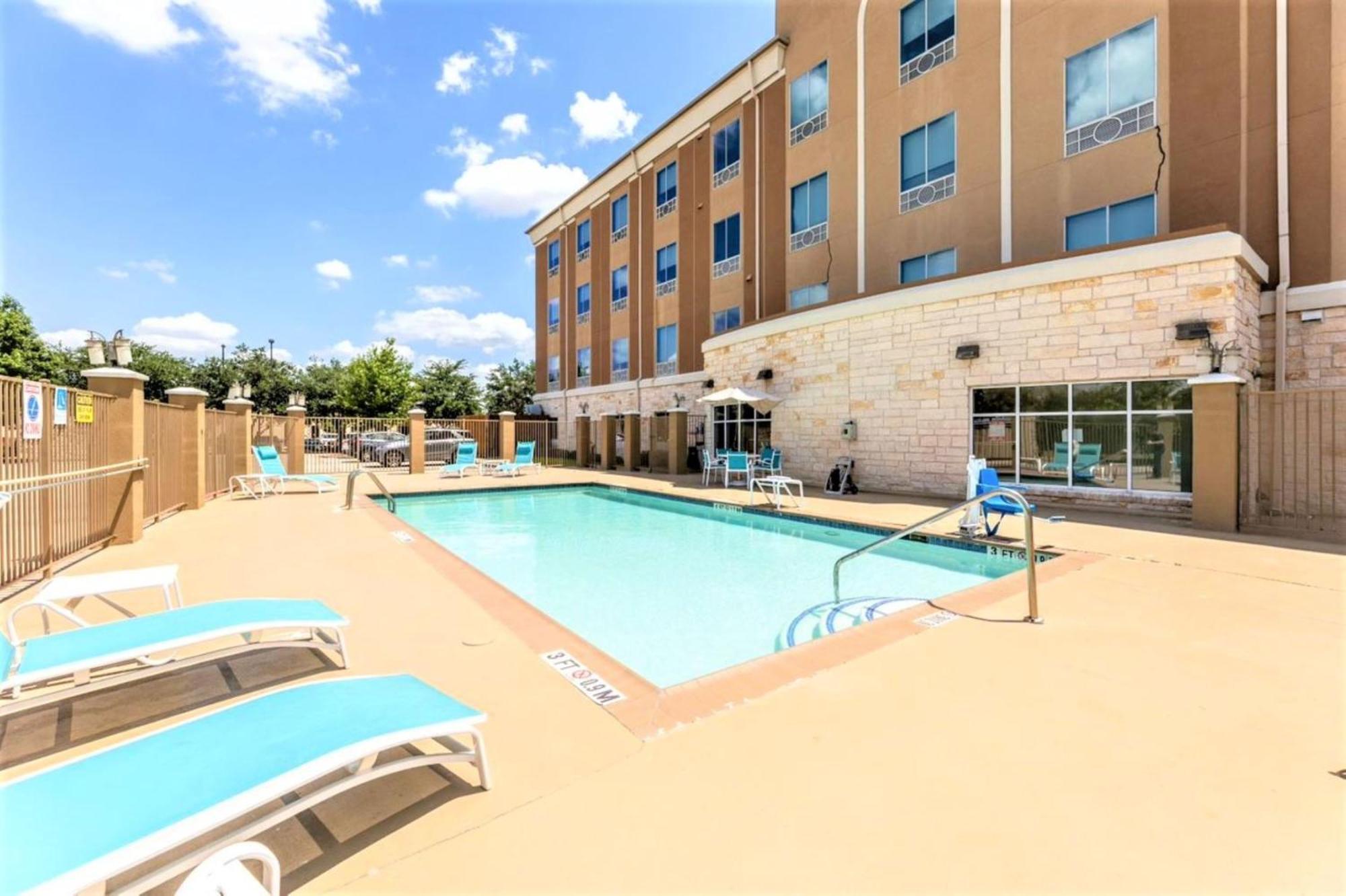 Holiday Inn Express & Suites Houston East - Baytown, An Ihg Hotel Exterior photo